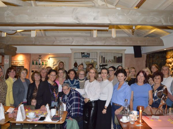 Βιωματική Συνάντηση Γυναικών με θέμα «ΑΚΟΥΩ – ΦΡΟΝΤΙΖΩ – ΖΩ»